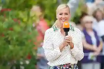 Andrea Kiewel beim „ZDF Fernsehgarten“ am 24. Juni 2018