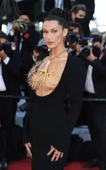 Bella Hadid zog in Cannes alle Blicke auf sich