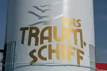 „Das Traumschiff“-Logo auf der MS Deutschland am Cruise Center am 20. August 2011