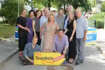 Ursula Maria Burkhart, Marisa Burger, Sina Wilke, Max Mueller, Joseph Hannesschlaeger, Karin Thaler, Igor Jeftic, Christian K. Schaeffer, Dieter Fischer, Sarah Agrippine Thonig und Alexander Duda von „Die Rosenheim Cops“ am 6. Juli 2019