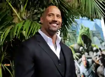 Dwayne Johnson bei der Premiere von „Die Reise zur geheimnisvollen Insel“ am 2. Februar 2012