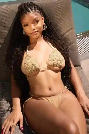 halle bailey heiß sexy kurven bikini schön