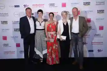 In aller Freundschaft Cast Thomas Rühmann Katharina Nesytowa Sanam Afrashteh Andrea Kathrin Loewig Sven Sund