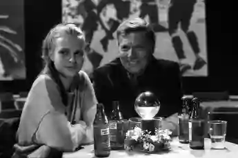 Katharina Böhm und ihr Vater Karlheinz Böhm in einer Fernsehsendung Anfang der Achtziger