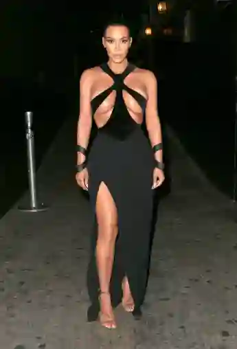 Kim Kardashian in einem Hauch von nichts