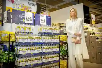 Königin Máxima bei ihrem Besuch des Jumbo-Supermarktes in Nijmegen-Fenikshof