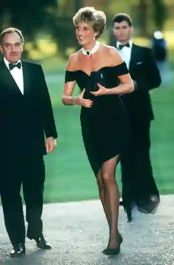 Lady Diana im sogenannten Rachekleid 1994