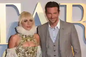 Lady Gaga und Bradley Cooper singen in ihrem Film „A Star Is Born“ gemeinsam den Song „Shallow“, Lady Gaga, Bradley Cooper, A Star Is Born