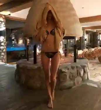 Larrisa Marolt zeigt ihren tollen Bikini-Body, „Sturm der Liebe“