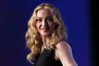 Madonna zeigt OP-Narben