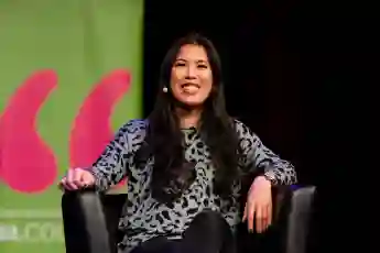 Mai Thi Nguyen-Kim bei einem Event 2021 auf der Bühne
