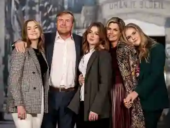 König Willem-Alexander und Königin Máxima mit ihren Töchtern Ariane, Alexia und Amalia