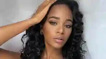 „Too Hot To Handle“-Star Onyi Alaike auf einem Selfie, das sie im Sommer 2022 auf Instagram gepostet hat