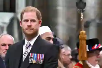 Prinz Harry bei der Krönung von Charles