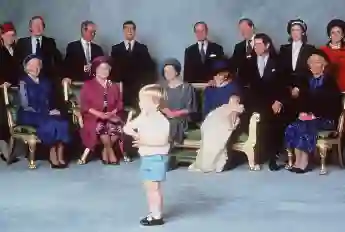 Prinz Harry Taufbild Queen Lady Diana Prinz Charles Taufpaten