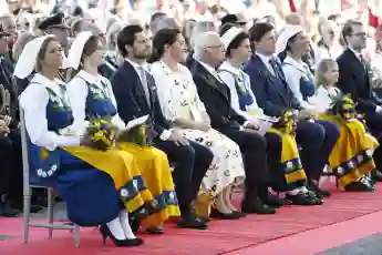 royals schweden nationalfeiertag trachten