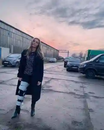Sophia Thomalla verletzt Beinschiene