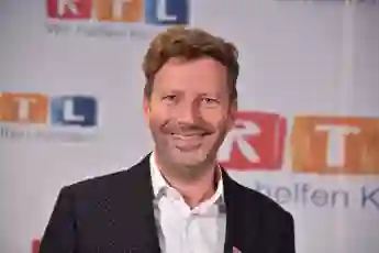 Moderator Thorsten Schorn auf dem roten Teppich von RTL
