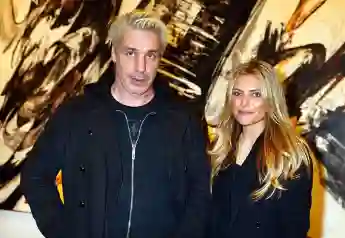 Till Lindemann und Sophia Thomalla posieren im Jahr 2013 nebeneinander, als sie noch ein Paar waren