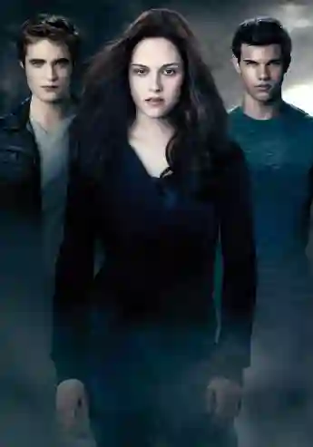 „Twilight“ Filmposter mit Kristen Stewart als Bella Swan, Robert Pattinson als Edward Cullen, Taylor Lautner als Jacob.