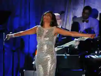 Whitney Houston bei den Grammy Awards 2011