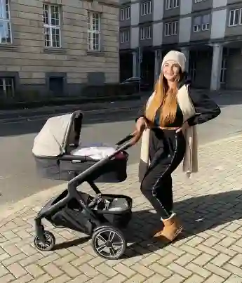 Yeliz Koc mit Baby Snow Elanie auf Instagram