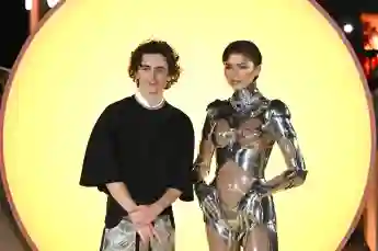 Zendaya als heißer Roboter bei "Dune 2" Premiere in London 2024