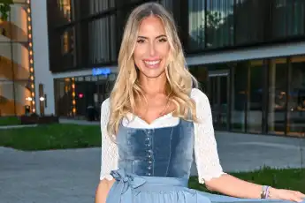 alena gerber heiß sexy freizügig haut body küche