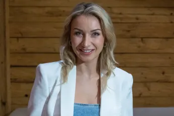 anna carina woitschack heiß freizügig beine cover musik single