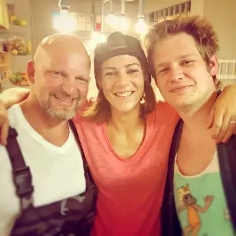 Alina ist froh wieder mit Joe und Ole vereint zusein