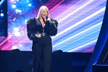 beatrice egli bühne auftritt heiß hot freizügig