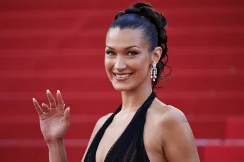 bella hadid heiß sexy freizügig hüllenlos durchsichtig look body
