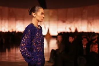 bella hadid freizügig heiß sexy hot laufsteg