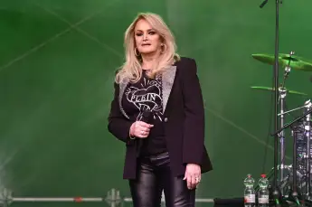 Bonnie Tyler soll eigentlich bald auftreten.