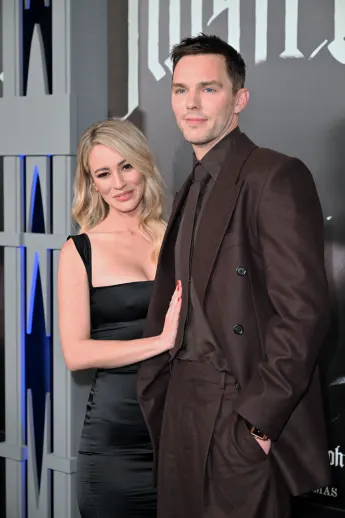 Bryana Holly und Nicholas Hoult heute auftritt