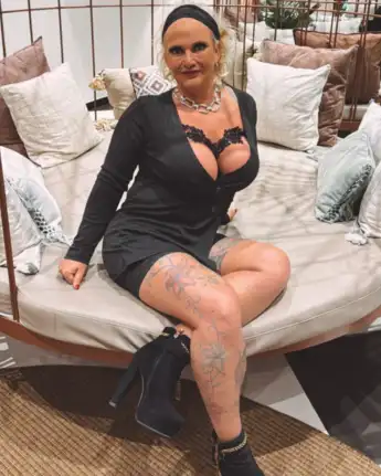 caro robens heiß freizügig ausschnitt dekolleté hochzeitstag outfit