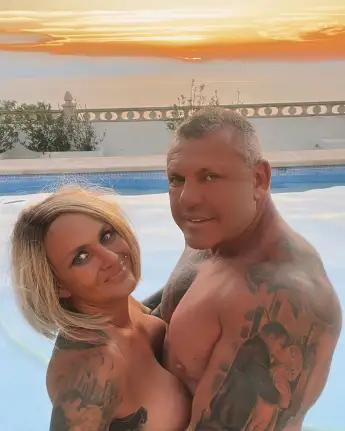 caro andreas robens oben ohne tattoo