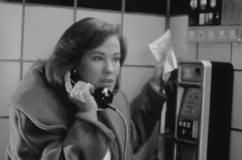 Bildnummer: 55216440  Datum: 20.11.1992  Copyright: imago/EntertainmentPictures1992 - Home Alone 2: Lost in New York - Movie Set PICTURED: CATHERINE O HARA as Kate McCallister. RELEASE DATE: November 20, 1992. MOVIE TITLE: Home Alone 2: Lost in New York. STUDIO: 20th Century Fox. PLOT: Kevin McCallister is back. But this time he s in New York City with enough cash and credit cards to turn the Big Apple into his very own playground. But Kevin won t be alone for long. The notorious Wet Bandits, Harry and Marv, still smarting from their last encounter with Kevin, are bound for New York too, plotting a huge holiday heist! Kevin s ready to welcome them with more battery of booby traps the bumbling bandits will never forget! !ACHTUNG NUTZUNG NUR BEI FILMTITEL-NENNUNG! PUBLICATIONxINxGERxONLY People Entertainment Film kbdig 1992 quer Bildnummer 55216440 Date 20 11 1992 Copyright Imago EntertainmentPictures 1992 Home Alone 2 Lost in New York Movie Set Pictured Catherine O Hara As Kate McCallister Release Date November 20 1992 Movie Title Home Alone 2 Lost in New York Studio 20th Century Fox Plot Kevin McCallister IS Back but This Time he S in New York City With Enough Cash and Credit Cards to Turn The Big Apple into His very Own Playground but Kevin Won T Be Alone for Long The Notorious Wet Bandits Harry and Marv quiet  from their Load Encounter With Kevin are Bound for New York Too plotting a Huge Holiday Heist Kevin S Ready to Welcome THEM With More Battery of reptilian BOOBY traps The bumbling Bandits will Never forget Regard Use only at FILMTITEL ANSWER PUBLICATIONxINxGERxONLY Celebrities Entertainment Film Kbdig 1992 horizontal