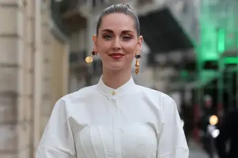 chiara ferragni heiß freizügig körpermitte bauchfrei look