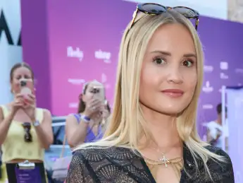 davina geiss heiß freizügig cut out kleid haut beine