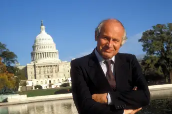 Dieter Kronzucker vor dem Capitol in Washington D.C.