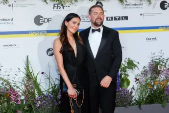 Doris Golpashin und Klaas Heufer-Umlauf paar roter teppich