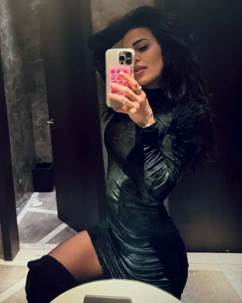 elena miras heiß kleid schwarz look verführung