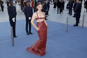 Emma Chamberlain heiß sexy underboob