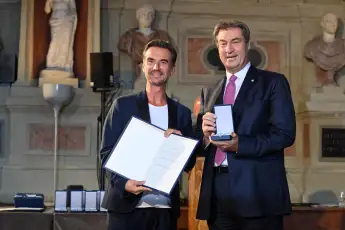 Florian Silbereisen und Markus Söder orden auszeichnung traumschiff