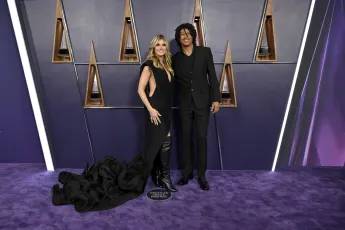 heidi klum henry samuel outfit roter teppich amas