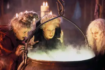 Kathy Najam, Bette Milder und Sarah Jessica Parker in „Hocus Pocus“