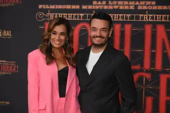 Jana Ina und Giovanni Zarrella bei der Moulin Rouge Premiere 2023