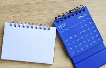 Ab Januar 2026 steigen Mindestlohn, Renten- und Steuergrenzen, während Energie entlastet und das Deutschlandticket teurer wird.