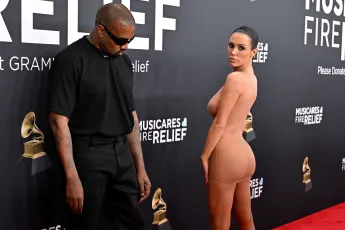 kanye west bianca censori grammys 2025 auftritt roter teppich eklat